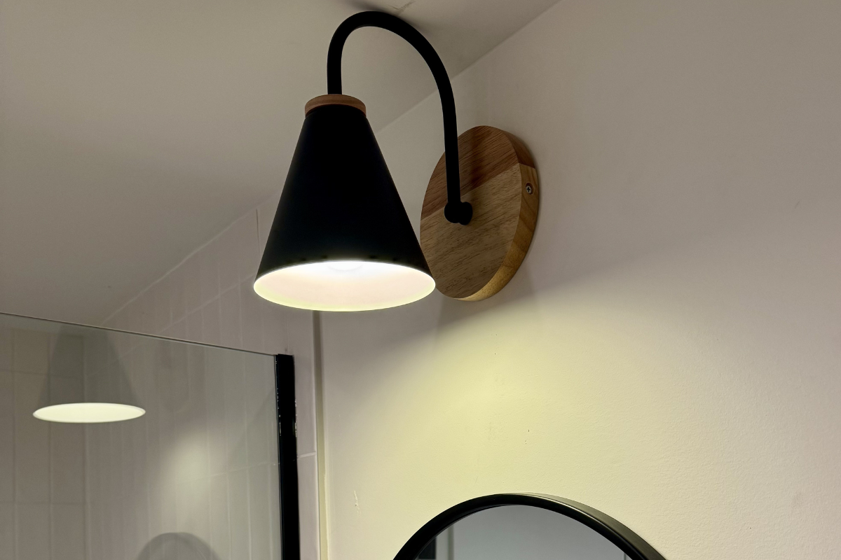 Bellevue Guest Bathroom Remodel thumbnail 2